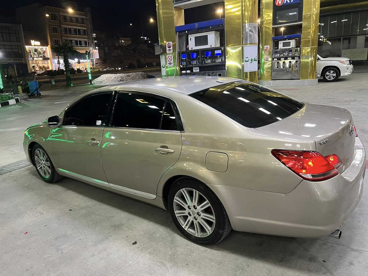 ئەڤەلۆنی ساخ
مۆدیل 2007
گیرو مەکینە بەشەرت 
سەنەوی ئەسلی لەگەلە 
بەشەرتی ئەوەلیات مالی کەس نەبی حیجزی لەسەر نەبی 
تەبیرید ساردو گەرم ئیشەکا 
تەقەو رەقەی نیە نخوسانی تیانیە
سعر کۆتای 65گەلا
***********
