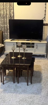 ميز بلازما • طاولة تلفزيون