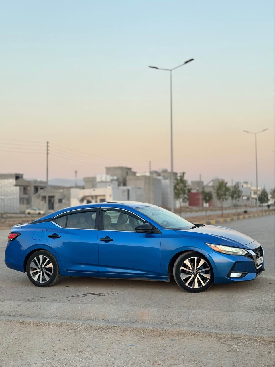 سينترا مواصفات SV بريميوم 
موديل 2020 
قطعتين صبغ بوند وجاملغ 
بدون ايرباك بدون دواخل بدون شاصي بدون تعديل بدون بارد

ماشية 118 كيلو

كير ومحرك شرط 
بأسمي تحويل ثاني يوم 
***********
***********

السعر 129 ومجال بسيط جداً
مكان السيارة دهوك
سيارة جاهزه وكاملة مابيها أي مصرف دهوك, العراق
