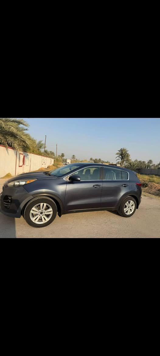 سلام عليكم للبيع سبورتج ٢٠١٧ وارد اللون فيلي رقم أربيل بيه بس ضرر بالبنيد ارباك دكه *********** السعر ١٤٣ وبيه مجال
