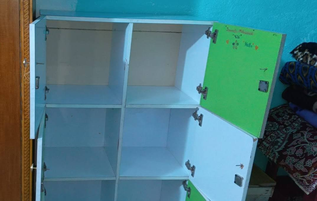 كوميدي ستة خانات نضيف مستعمل بخمسه و عشرين الشراي يتصل واتساب والتوصيل خمسة داخل القبلة وعشرة خارج القبلة حسب المكان ___ ***********
