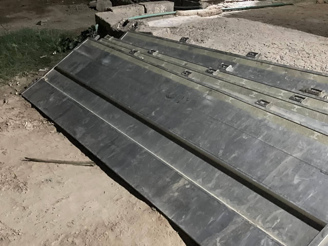 سلام عليكم 
جنات المنيوم رتفاع ٨٠ طول  ١٣/٦٠بدون باب 
٨قطع ٦تكم جناب نضيف 
سعر 8ورقات 
عنوان بغدادجرف النداف 
***********
