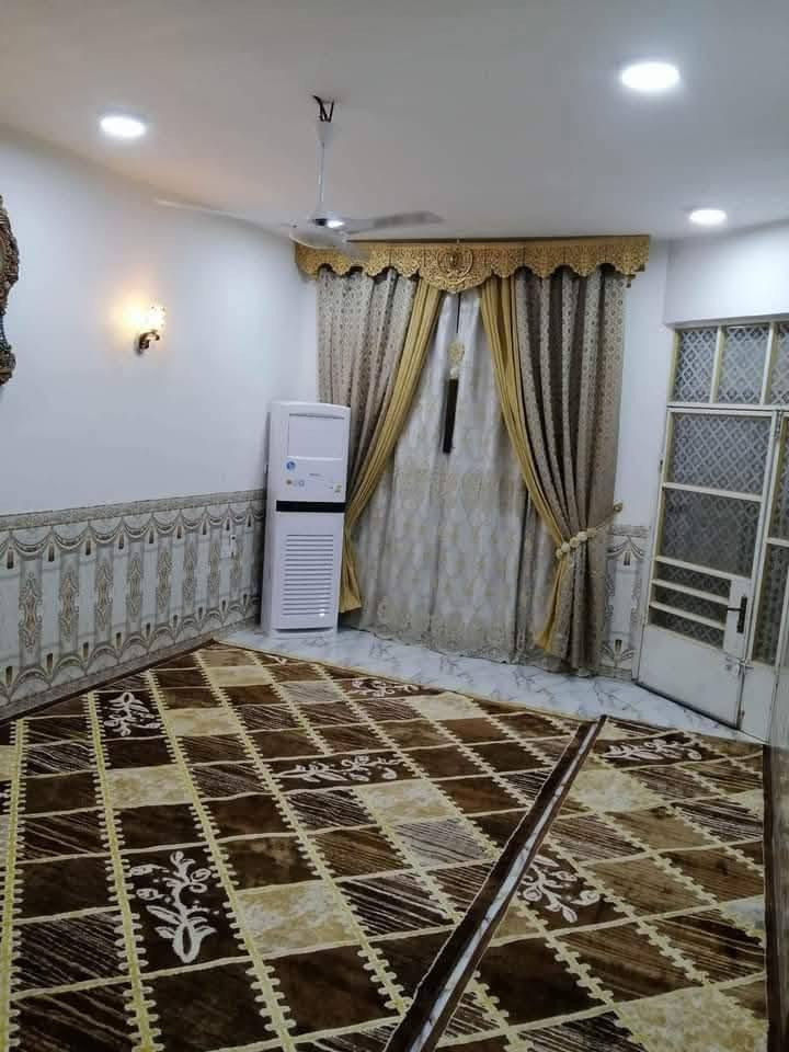 سلام عليكم بيت مساحه 500م البناء 120م مي  ماكو بس تناكر مكانه كرغوليه سده جبور شارع التكيه سعر خاص ***********.    ***********
