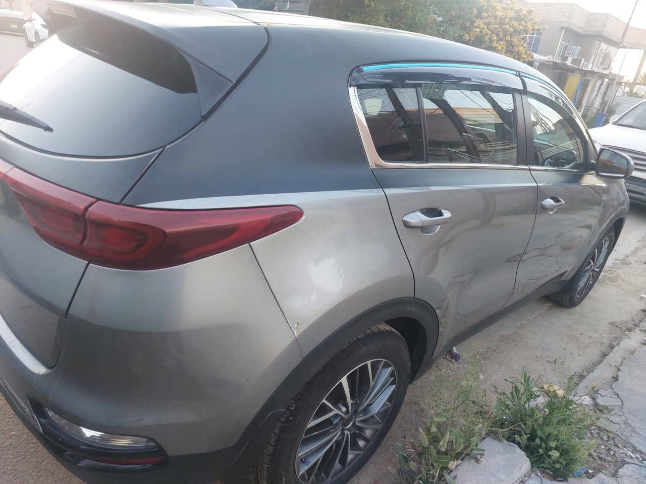 سبورتج امريكي موديل ٢٠ كلين بدون حادث
رقم واسط
محرك 2400..gdi بدون دوانز
١/فور ويل
٢/تدفئه بلكشنات 
٣/تحديد مسار
٤/سياقه اليه
٥/شاشه كبيره وكامره دواره
٦/ لد نهاري 
وبية بعد مواصفات / السعر 175 وبية مجال بسيط
للاستفسار الاتصال 
***********
