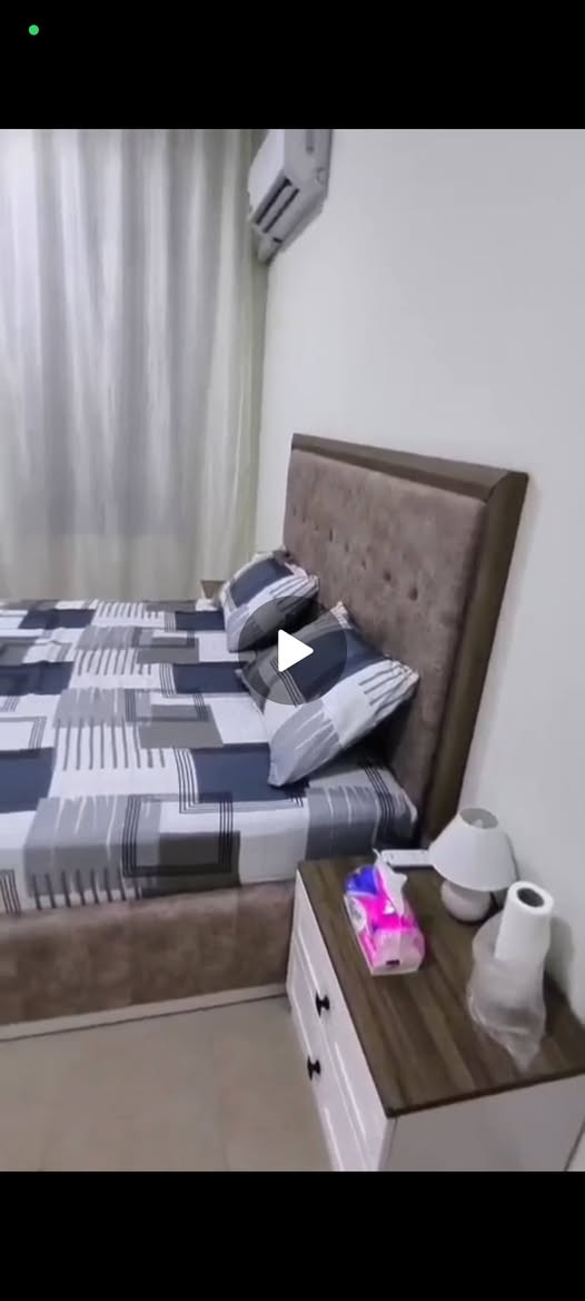 🔥 فرصة مميزة – غرفة نوم كاملة بحالة ممتازة 🔥

🛏️ غرفة نوم مكونة من 11 قطعة بتصميم عصري ولون أبيض أنيق، مناسبة للعرسان أو لتجديد أثاث المنزل.

✅ المواصفات:

غرفة كاملة مكونة من 11 قطعة

دولاب كونتور كورنر (زاوية) لزيادة سعة التخزين واستغلال المساحات بشكل أفضل

أبواب الدولاب من 4 رزات

أبواب هيدروليك

مجرات هيدروليك ناعمة وعملية

تخزين واسع تحت السرير

مرايا وتسريحة بتصميم أنيق

حالة جيدة جداً

💰 سعر الشراء: 2,100,000 دينار
🔥 سعر البيع: 1,000,000 دينار فقط 🔥

📍 السعر قابل للنقاش البسيط للجادين. 📞 للاستفسار والمعاينة يرجى التواصل على الخاص أو الاتصال. ***********
العنوان بغداد البكرية مجمع الرقابه الماليه 

غرفة عملية وأنيقة مع مساحات تخزين كبيرة، وسعر أقل من نصف سعر الشراء.

