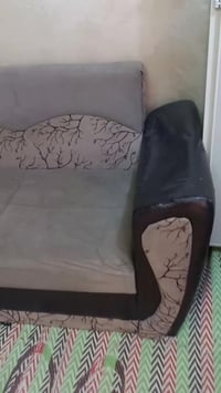 ديوان حرف L للبيع هذا رقم صاحب التخم للسعر..٠٧٨٠١٨٠٠٣٧٣