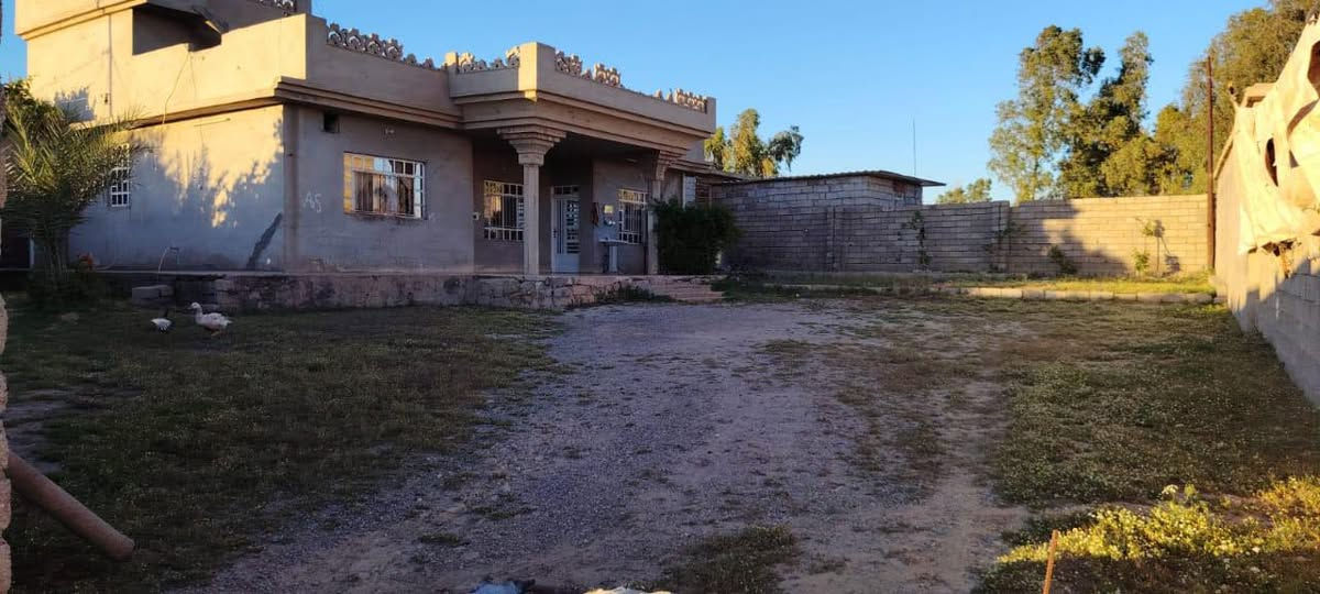 🏡 فرصة مميزة للبيع في بادوش العليا  

بيت للبيع بموقع ممتاز جداً في بادوش العليا، قريب من ثانوية بادوش للبنات ومستوصـف بادوش، بمنطقة هادئة ومخدومة وقريبة من جميع الاحتياجات اليومية.  

🔹 مساحة البيت 300 متر  
🔹 يتوفر بقربه أرض بمساحة 1000 متر، مناسبة للاستثمار أو التوسعة مستقبلاً  
🔹 الموقع مناسب للسكن العائلي والاستقرار  

فرصة ممتازة بسعر مناسب 
للاستفسار والتفاصيل التواصل على الرقم:  
📞 0751231636


**إذا كنت صاحب هذا الإعلان وتريد حذفه لأي سبب، رجاءا أرسل رسالة إلى الدعم الفني**