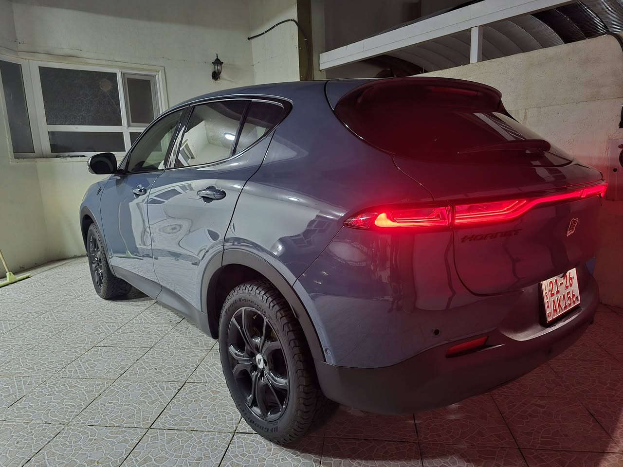 🛑 للبيع: دودج هورنيت 2024 GT Plus (فول الفول لون مميز) 🛑

​📌 تفاصيل السيارة:
​الممشى: 17,000 كيلومتر حقيقي فقط! 
​الإيرباكات: سليمة بالكامل 100% 
​الحادث والضرر: السيارة  فقط البنيد صبغ ( بدون دواخل)
​⚙️ المواصفات والمحرك (GT Plus الأعلى فئة):
​المحرك: 2.0 لتر تيربو (4 سلندر) يولد قوة 268 حصان (عزم وتسارع قوي جداً).
​كير: أوتوماتيك 9 سرعات.
​نظام الدفع: دفع رباعي مستمر (AWD) ثبات عالي بالطريق
​الداخلية: مقاعد جلد ألكانتارا (Alcantara) VIP مطرزة بخياطة حمراء رياضية، مع كشنات تدفئة وتبريد
​السيستم الصوتي: نظام صوتي فاخر بريميوم Harman Kardon® بـ 14 سماعة.
​السقف: فتحة سقف بانوراما بالكامل.
​الشاشات: شاشة دشبول رقمية عملاقة 12.3 بوصة + شاشة وسطية 10.25 بوصة تدعم Apple CarPlay و Android Auto لاسلكي.
​الأنظمة الذكية: رادار، كاميرات 360 درجة(5 كامرات)، نظام الحفاظ على المسار، تحذير نقطة عمياء، وتثبيت سرعة ذكي.
​الويلات: ويل حجم 20 أنش بلادي
السياره موجوده باربيل بدون رقم (تترقم اربيل دهوك سليمانيه)
السعر 168 وبيها مجال بسيط


**إذا كنت صاحب هذا الإعلان وتريد حذفه لأي سبب، رجاءا أرسل رسالة إلى الدعم الفني**