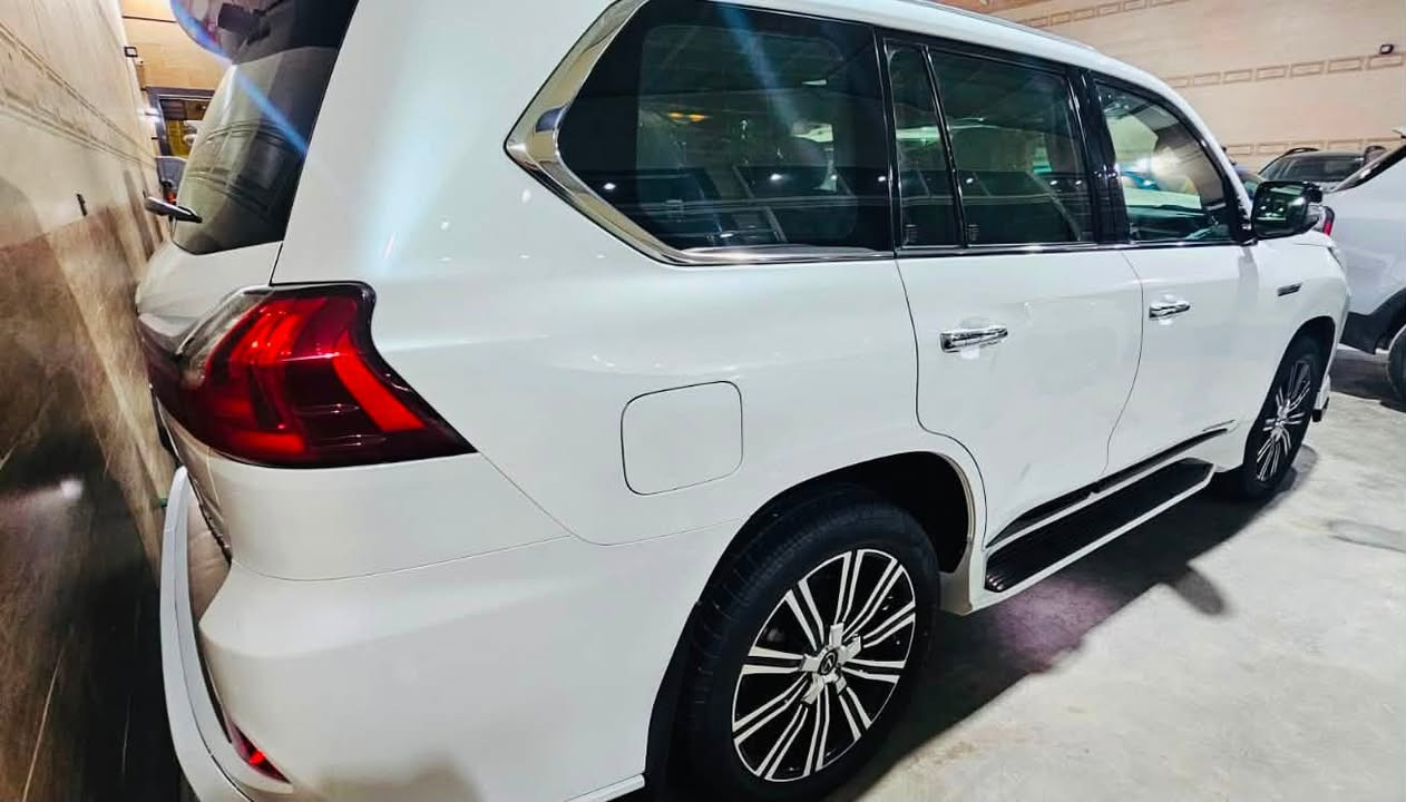 للبيع : لكزز 2021 سوبر سبورت بريم اصل 

LX570  Super Sport

ماشية 35 الف كم 

السيارة بحالة الزيرو جديدة بالنايلون كفالة من كلشي شرط الفحص 

رقم بغداد تحويل مباشر 

السيارة مال بيت 

العنوان : بغداد شارع فلسطين 

السعر 850 ورقة وبي مجال 

رجاءا فقط الشراي يخابرني 

***********

