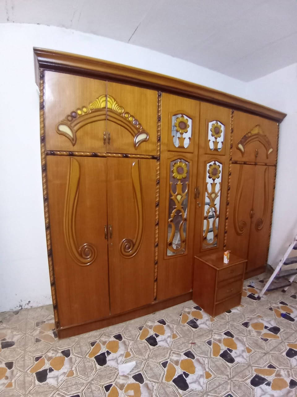 غرفة نضيفة للبيع،  مكانها الكوت حي الخضراء سعرها 750 للاتصال ***********
