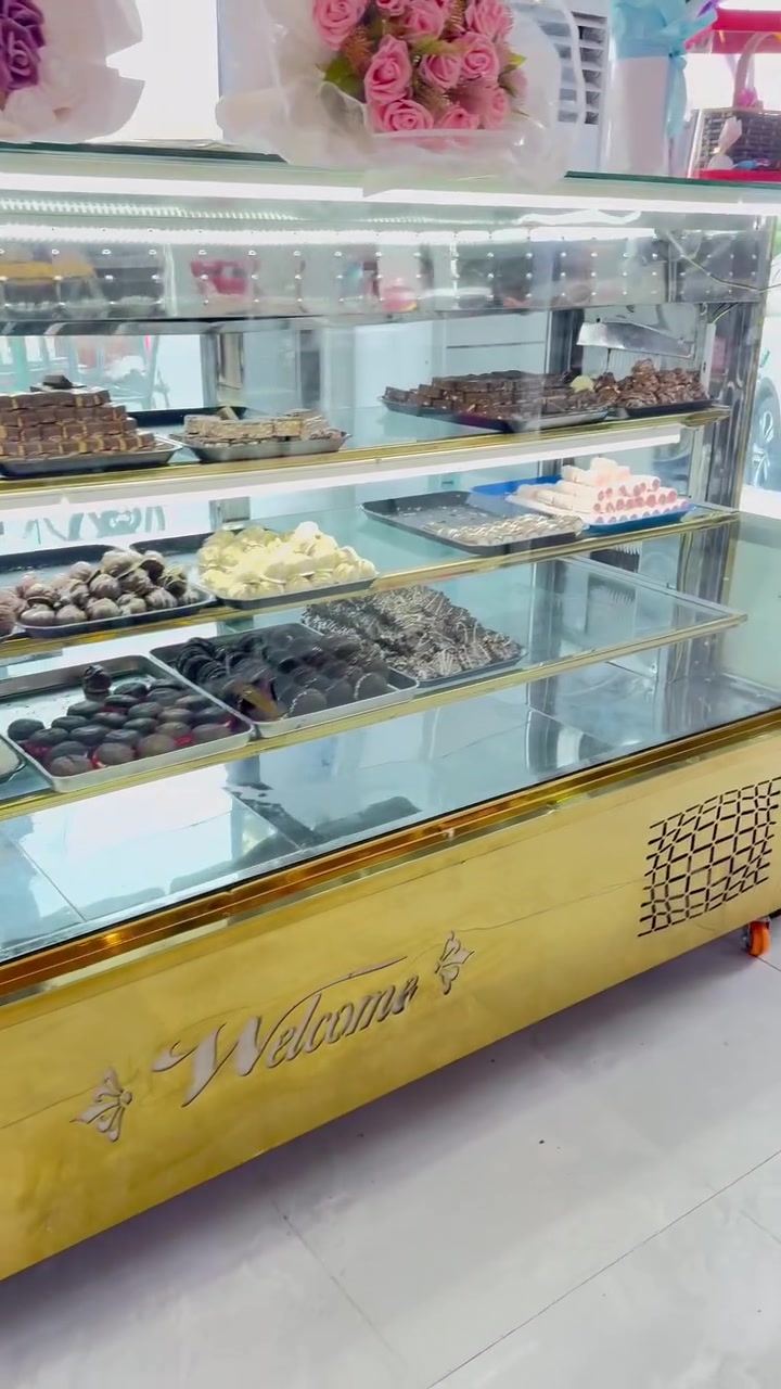سيت عارضات كيك قطعتين  مترين ومتر ونص للبيع مكانهم الرمادي ***********
