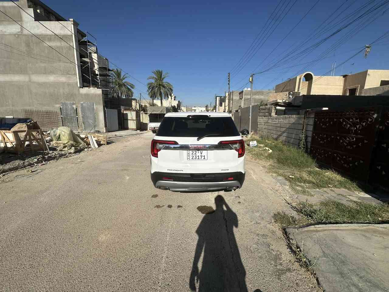 سيارة  جمسي اكاديا  للبيع
2023
‎السلام عليكم شباب للبيع 
 ا
GMC ACADIA (SLE) ✅
(AWD )✅
الموديل (2023)✅
ماشيه (20) الف مايل وقابل للزياده✅
رقم اربيل بأسمي ترقيم جديد هزه وفحص جديده سنويه جديد لل2031 ✅  

المواصفات 📄
بصمه✅
تسغيل عن بعد✅
7 راكب ✅
كشن منفصل Vip  ✅
نظام الدفع امامي او اختياري دبل اكسل AWD✅
رادارات امامي +جانبي + خلفي ✅
داتا شو وتنبيه رادار بالجامه الاماميه✅
نقاط عمياء جانبيه ✅ 
اوتو ستوب ✅ 
تحديد مسار وتنبيه الخروج من المسار✅
كار بلي + اندويد اوتو ✅
بلوتوث +5 منافذ usb✅
تبريد وتدفئه  منفصل ✅
تبريد مركزي 3 قطع ✅
شاشه قياس 8 انش✅ 
ويل وتاير حجم 18 ✅ 

حجم المحرك 4 سلندر 
الفين تيربو (2.0 TURBO) نشاط وقوه🔋
حصان (228) 🐎 
عزم (258) رطل قدم 
گير 9 نمر 

كافه ملحقات الشركه وياها من كتلوك من سبير جك ويل سبانه ارضيات السياره وايضا تاير وباتري جديد 100%✅ جاهزه بدون اي مصرف نهائيا 

اخوان بالنسبه لحادث السياره صبغ قطعه واحده فقط باب خلف السائق + يوجد مكانين تعديل بارد بالجاملغ الامامي+ الخلفي فقط لاغير 

بدوووون ايرباك نهائيا ❌
بدون دواخل❌ 
بجم كبس ✅ 
وخلفي كبس ✅ 
الدعاميات بشرط بدون صبغ 
رقم الشاصي 
(1GKKNRL45PZ258148) 
صور الحادث مرفقه

حبايب السعر  (230$ ) 💵💰بية مجال للشراي 
للاستفسار خاص او واتس اب متوفر 
***********
العنوان بغداد ✅
