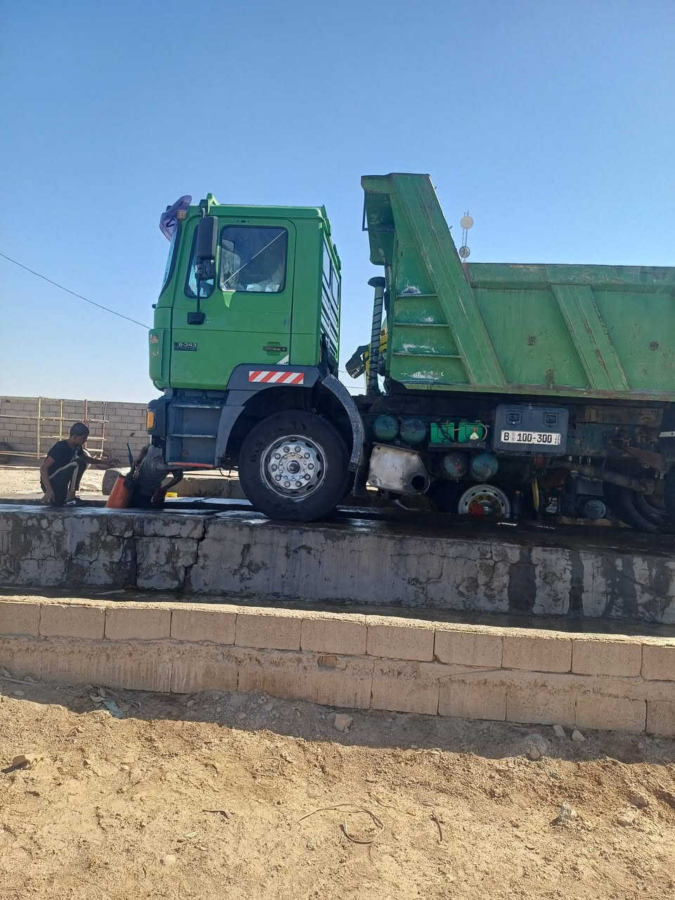 مان صقر قلاب موديل 1996 
رقم سليمانيه انگليزي بأسمي 
5 بستم سوبر تدفئه تبريد جاهزه للشغل 
العنوان ديالى قضاء بلدروز
***********
