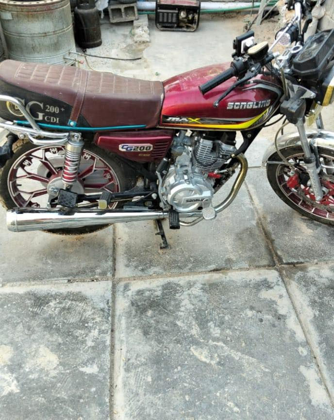 سلام عليكم ورحمة من رخصت الادمن دراجه  البيع موديل 2025 مكينهاا مكفواله ماممدود عليهاا سبانها كلشي شغال بيهاا اي نقص ماكو شلعه ومعدل ومكينهاا 200سيسي صاروخ مكان بغداد قريب عله شعب السعر 800وبيها مجال بصيط لي تعجبه يتفضل ***********
