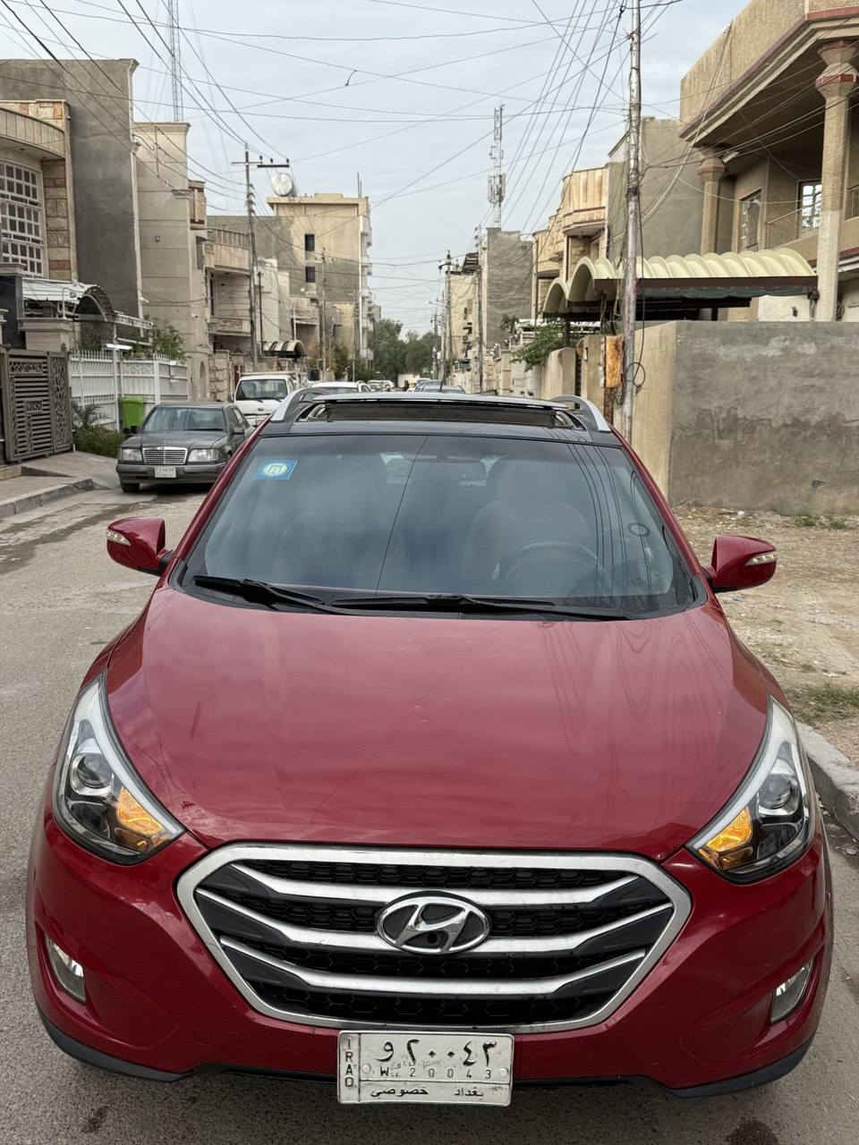 🚗 للبيع – هيونداي توكسان 2015 وارد خليجي 🚗
🔴 اللون: أحمر (دم الغزال)
📄 العنوان: كلين تايتل
🛡️ كفالة عامة من الضربة القوية والحوادث
🎨 بدون قطرة صبغ –فقط بارد في هلالات الجاملغين الخلفيات 
⚙️ المحرك:
2000cc
تنفس طبيعي (دوش)
كير محرك + تبريد + كهربائيات مكفولة بالكامل
بشرط: ما بيها أي نقص
📊 الممشى: 120 ألف
✨ المواصفات:
✅ لايتات LED حاجب
✅ أشاير بالمرايات
✅ بانوراما على طول السيارة (طكات عدد 2)
✅ فل تحكم بالستيرن
✅ تبريد عدد 2
🧼 الحالة:
السيارة جاهزة من كلشي، نضيفة جداً،  مابيها اي نقص بدون أي ضرر
🔸 فقط أثر جراد خفيف بالبنيد والقطع البلاستيكية فقط

💰 السعر: 160$
📉 بيها مجال بسيط حق الجية
📍 المكان: بغداد – السيدية
📞 للتواصل: ***********
💬 متوفر واتساب
