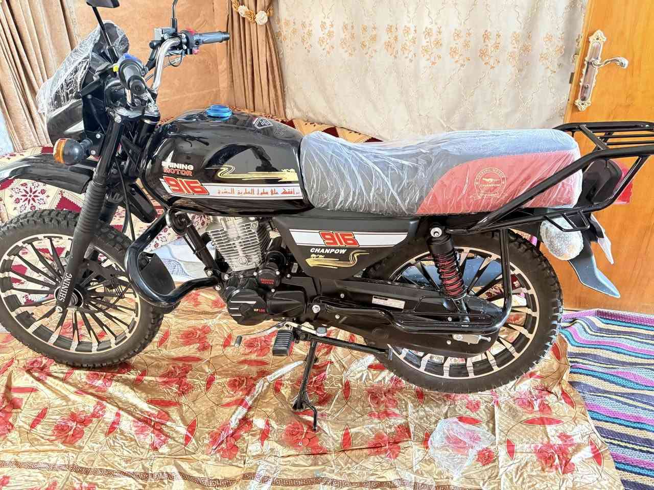 السلام عليكم شاينغ موتور جبلي مكينه ٢٠٠c ماشيه ٣١كيلو فقط اوراق اصوليه يعني تترقم الدراجه بعدها زيرو امانه الله اني ماخذها ١٩٠٠ 
ورايدها ١٧٥٠وبيها مجال للشراي
عنواني ديوانيه البدير 
***********
واتساب فقط متواجد
