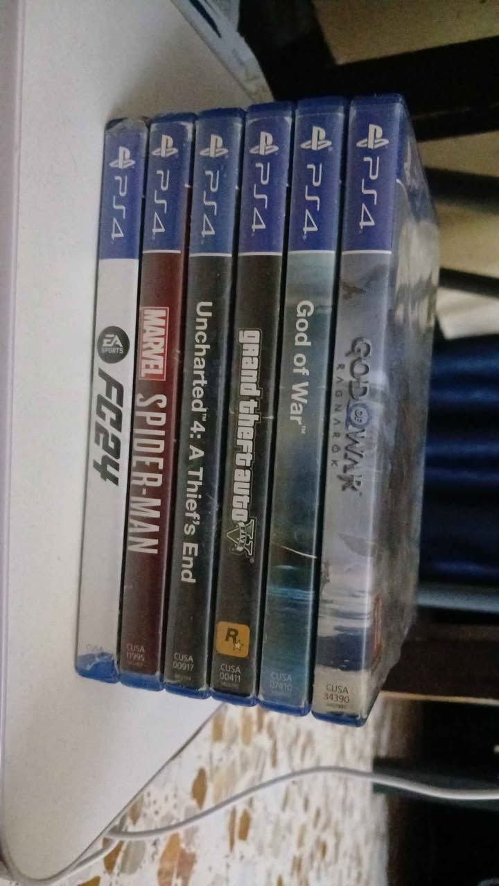 الذاكره 500 كيكا ويا كامل ملحقاته يده وحده تجاريه وخمس اقراص 
Uncharted 4
God of war ragnarok 
God of war 2018
Gta 5
Fc 24
وداخل الجهاز لعبه بيس 26 البلي للبيع او للمراوس ببلي فور مهكر للإستفسار علا الواتساب 
*********** بغداد, العراق
