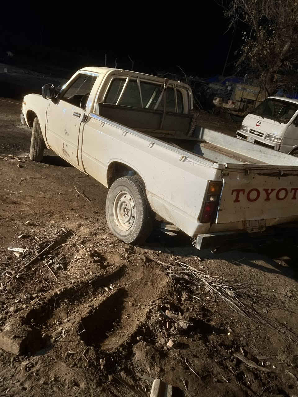 السلام عليكم بكم ٨٢ للبيع سياره جاهزه  كير محرك كهربائيات كله شغال رقم كركوك الماني السعر ٢٧ وبيهه مجال مكان تكريت ***********
