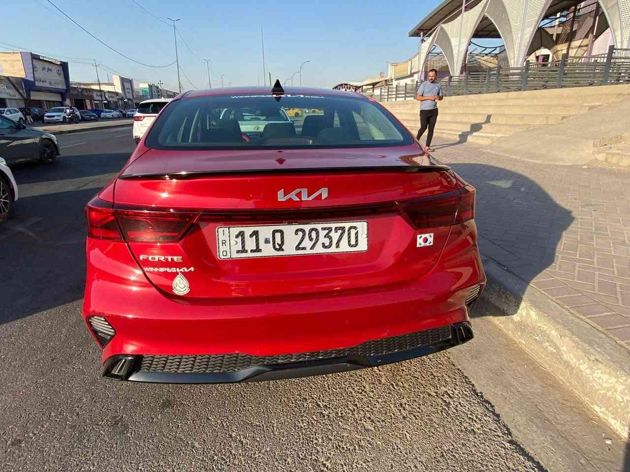 السلام عليكم
كيا فورتي 2023 وارد كندي 
مواصفات
تحكم ستيرن جهتين 
تحديد مسار 
رادار 
توقف ذاتي 
كروز سرعه 
تدفئه  دركه وكشنات 
مانع انزلاق 
ثلاث انضمه قياده 
حادث جاملغ امامي جه السايق 
وبيه طخه بالجاملغ الخلفي كما موضح بالصوره 
مكينه مفتوحه مبدل كازكيت 
رقم بغداد انكليزي بسمي 
هذا رقمي للتواصل على الخط او وتساب 
*********** اخوان اني مكلف بلنشر اتصل على صاحب سياره
