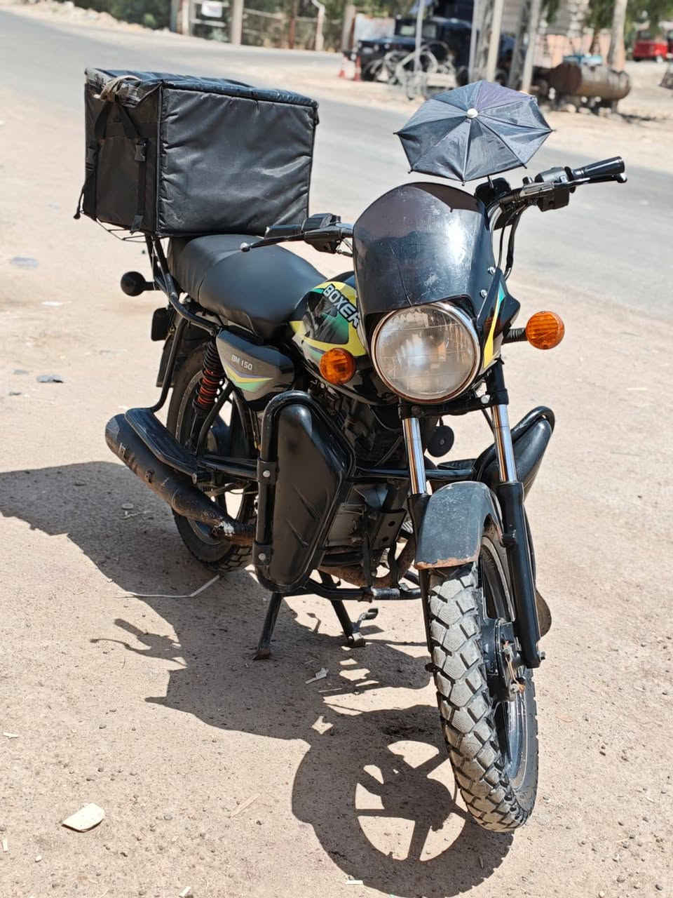 سلام عليكم بوكسر كلاسك مديل ٢٠١٩ للبيع الدراجه خير من الله أوراق موجوده المكينه مشروكه و السبب تفلش البوربرن مال دشلي و اجفتت الدراجه من نفتحت السعر ٧٥٠ وبيهة مجال الرقم *********** واتساب متوفر
