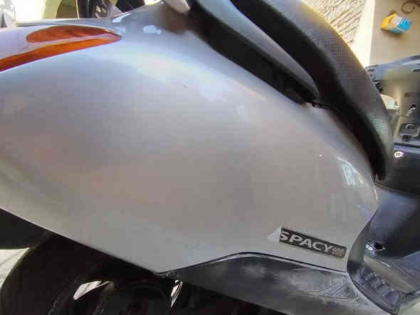 السلام عليكم ورحمة الله دراجه سبيسي كفرها اصلي ياباني محركها مفتوحه مره وحده رايمر  خير من الله من مشي و نعومه شغاله سلف هندر لايت اشاير  جاهزه رايدها  ٧٠٠ و بيها مجال حك جيه مكاني كوت حي الجهاد وهذا رقمي ***********
