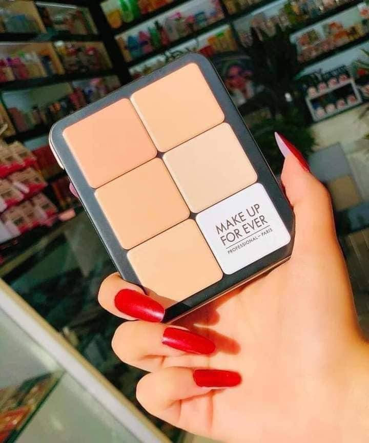 ابراز الملامح وتغيير معاني الوجه مع كونتور باليت ميكب فور ايفر ♥️
MAKE UP FOR EVER 
باليت معدني Ultra HD Foundation من Make Up For Ever 
باليت المعدني فاونديشن للتصحيح والهايلايت والكونتور باليت كونتور ميكاب فوريفر 
‏Makeup Forever ♥️
كوالتي عالي جدا 
صححي بشرتك وأخفي البقع والتصبغات عليها وأضيئي وانحتي ملامحك باستخدام باليت 
 بما في ذلك اللون الأبيض لتعزيز تخصيص اللون 
ابتكرت علامة ميك اب فور ايفر درجتين من اللون البيج الطبيعي لتناسبان جميع ألوان البشرة، بدءًا من الدرجات الفاتحة جدًا إلى الداكنة. أحد هذه الدرجات دافئ لمنح نتيجة طبيعية والآخر هادئ لمنح إطلالة أكثر كثافة.
اختاري أحد درجتي اللون البيج التي تتناسب مع لون بشرتك للحصول على تأثير طبيعي، أو أطلقي العنان لإبداعاتك واختاري من الدرجات العشر الأخرى.
فلن تخطئي باختيارك بتاتًا!
تركيبه كريميه سهلة المد والدمج ب١٢ تدرج لوني 
مناسب لجميع تدرجات البشره
كوالتي عالي جدا ♥️
السعر 6 الاف. 
🚘 يوجد خدمة توصيل لجميع محافظات العراق ٤ الاف 🚘


**إذا كنت صاحب هذا الإعلان وتريد حذفه لأي سبب، رجاءا أرسل رسالة إلى الدعم الفني**