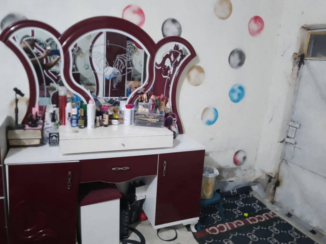 غرفه نوم 11 قطعه سعر 400مكان الحريه
***********
