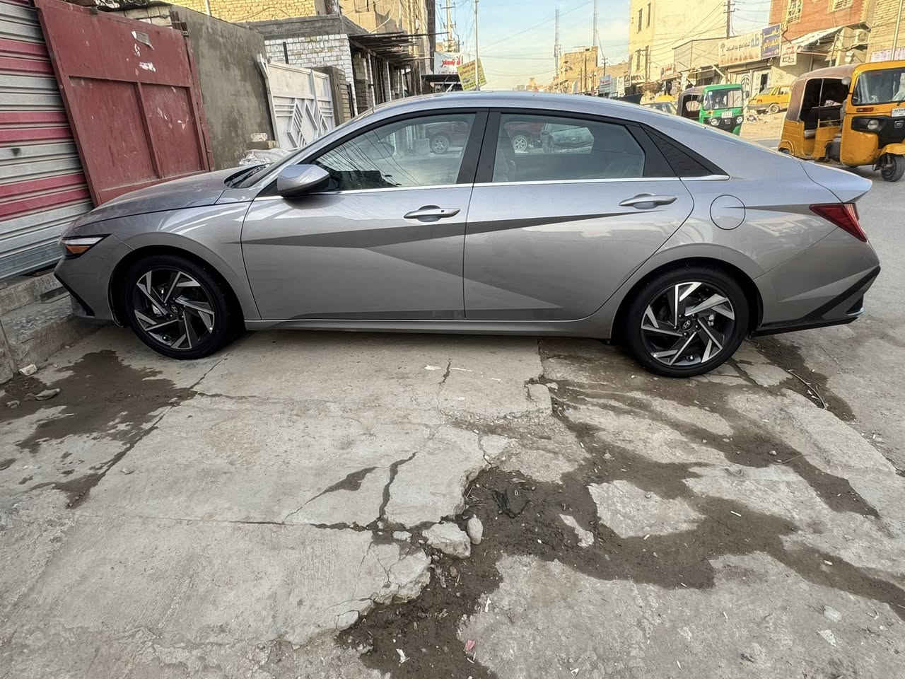 لانترة 2025 سيارة فول فتحة بصمة تشغيل بعد شاشة متصلة فول عدة الكشنات ماشية خمس تلاف*********** حادثها فقط بنيد
