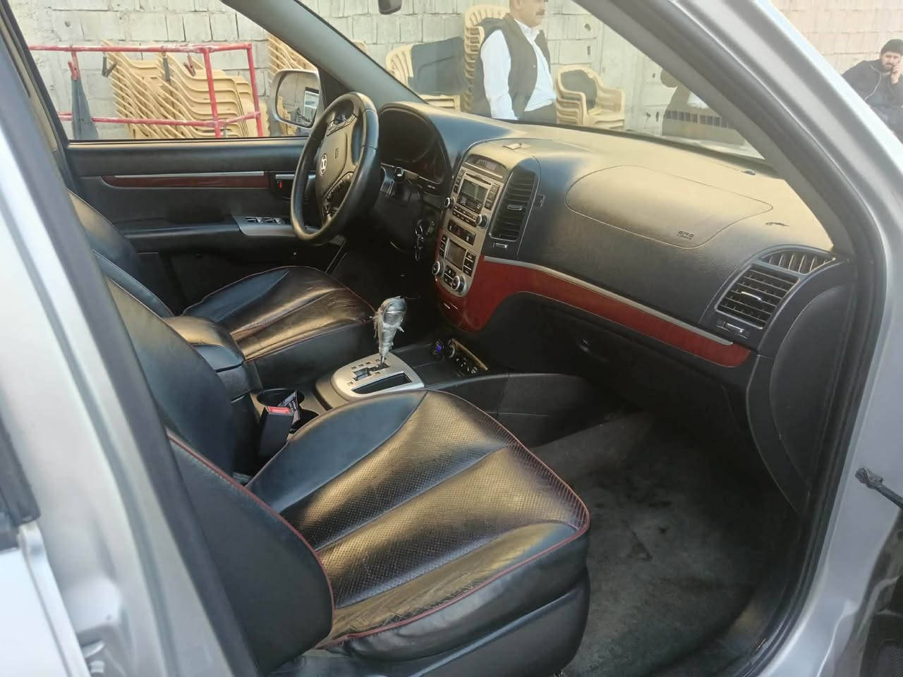 سنتافى مؤديل ٢٠٠٨ گيرو مةكينة بةشةره ت تةقةو ره قة بةشةره ت تةبريد ساردو گةرمة بةشةره ت چوار تاى لوك لةژيريتى هةره چوار كوشن كةى ساردو گةرمة سقفةى وه ك شووشة لاشةى وه كو شووشةية حالى بيوه ية نية ١٦٤هةزار روية 
سعره ى ٥٠وه ره قة 
*********** كيفري, ديالى
