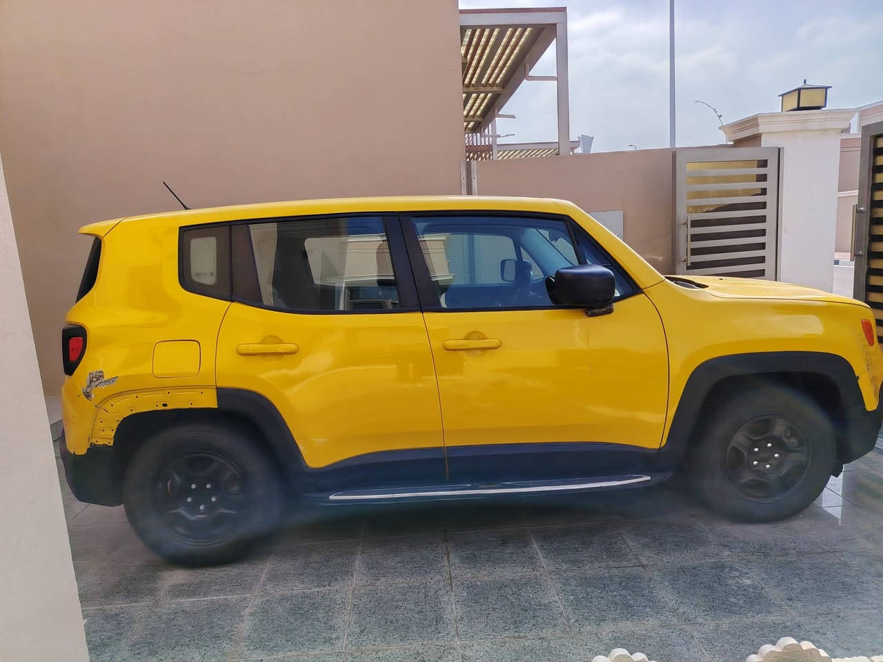 جيب رينجيد 2017 أربيل سنويه ورقم جديد صبغ ثلاث قطع داخله تخريب جاملغات الاماميه صبغ وحادث بسيط بالجاملغ الخلفي موضح بالصور ماشيه 120 محرك 2400 للاشتفسار***********
