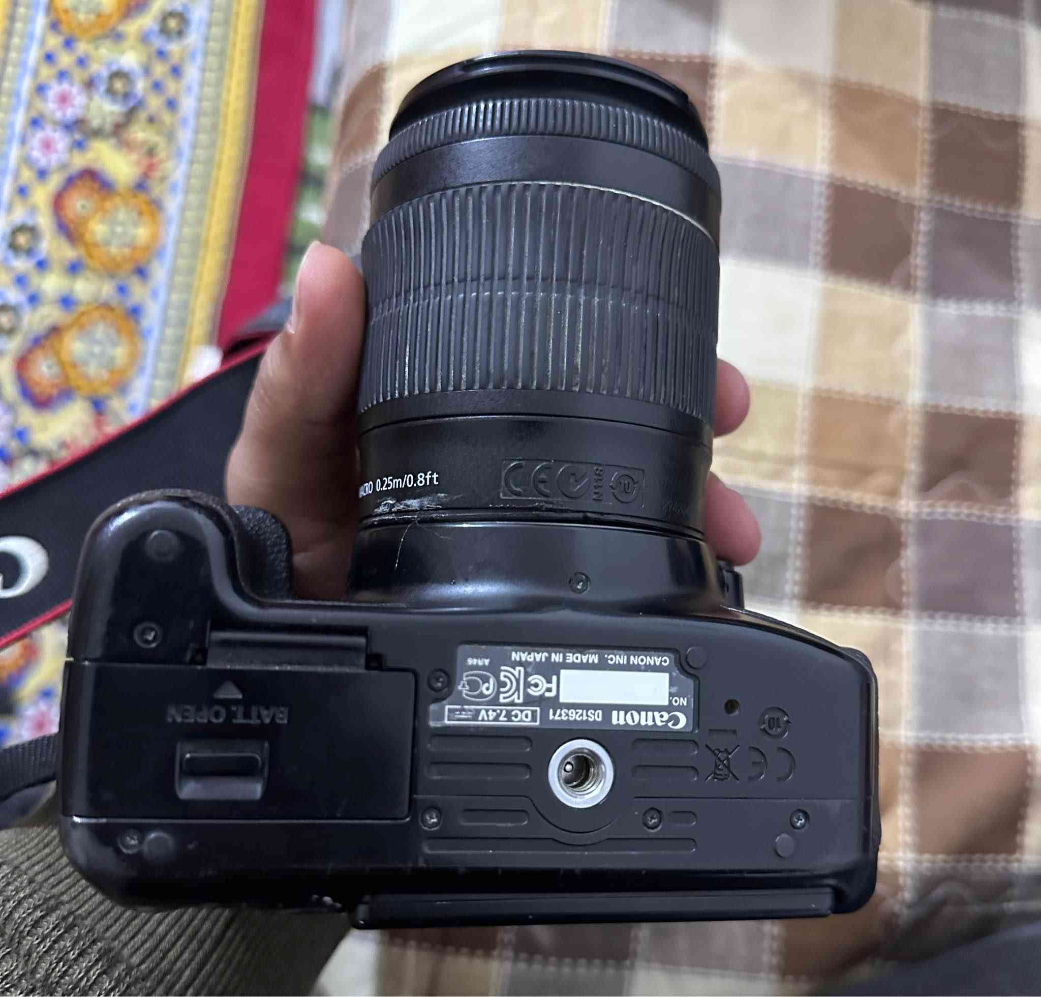 كاميرا كانون 650D شاشة لمس قلاب 
نظافة 95%
ملحقاتها 
عدسة ١٨.٥٥
شاحنة 
بطارية
احزام كتف
حقيبة 
⭕️سبرنك الفلاش مكسور فقط السبرنك الفلاش يشتغل كل مشكلة مابي
⭕️السعر ٣٠٠ الف وبيها مجال ومتوفر توصيل سوق الشيوخ, ذي قار


**إذا كنت صاحب هذا الإعلان وتريد حذفه لأي سبب، رجاءا أرسل رسالة إلى الدعم الفني**