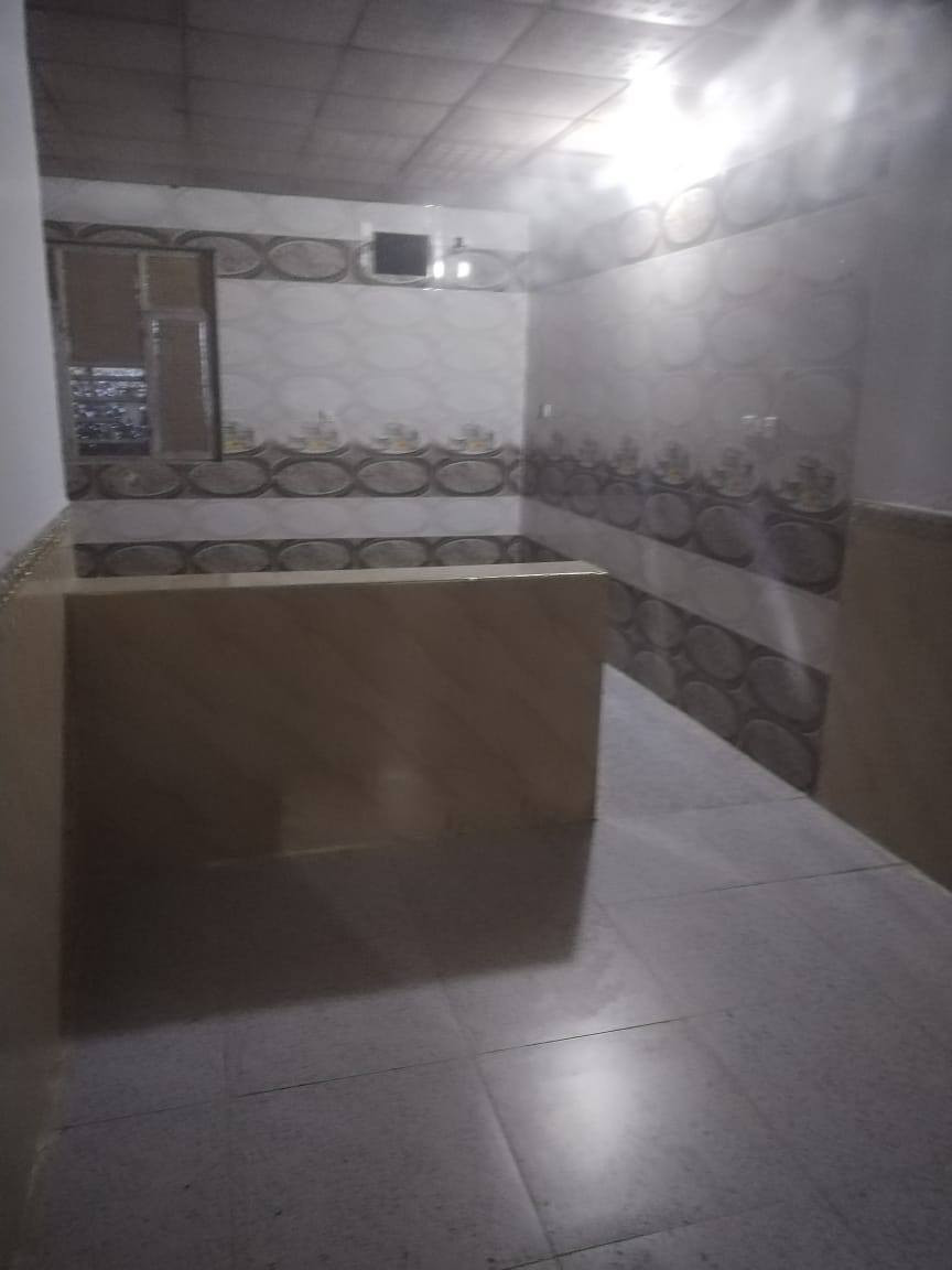 بيت ١٠٠ م طابق واحد نقص فقط الاستقبال أبظهر السايدين قرب أسواق أبوعلي حي الجامعه رقم الهاتف ***********
