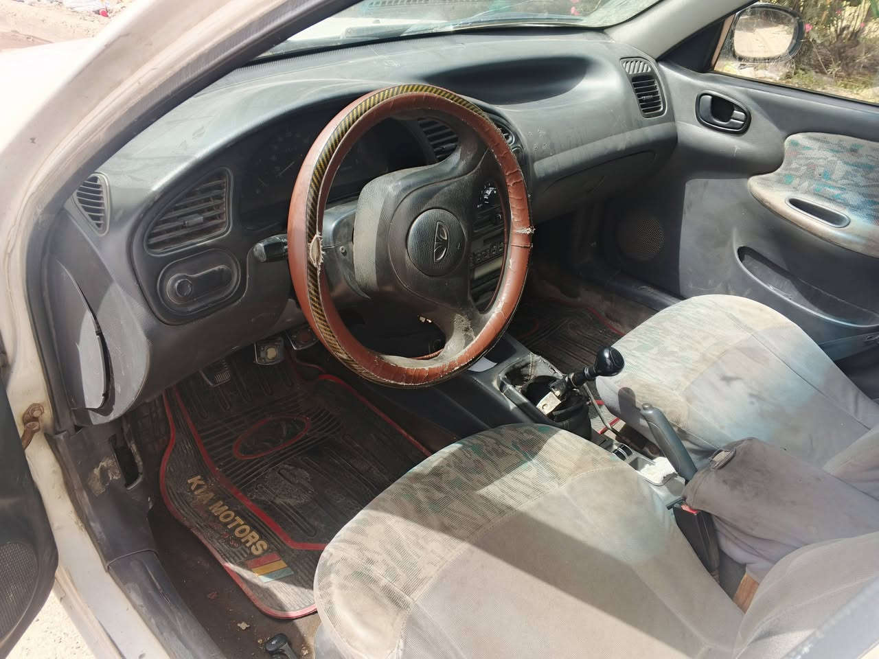 السلام عليكم دايو لانوس مثل ما موضحه بالصوره نظيفه بيها خيط تبخير تخم تاير جديد تبريد شغال السعر 23
***********
