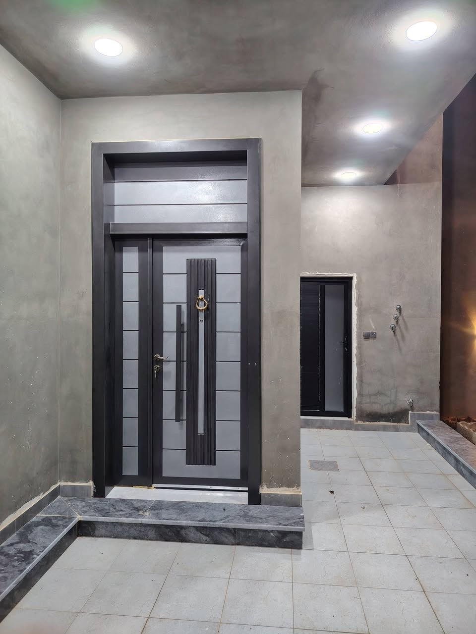 دار للبيع معه قطعه مساحه كليه ٤٨٠ م بناء ٢٤٠م بناء حديث عنوان كوت جديدة كاع حجي علي عرموط عرض شارع ١٢ متر متوفر ماء وكهرباء ***********

