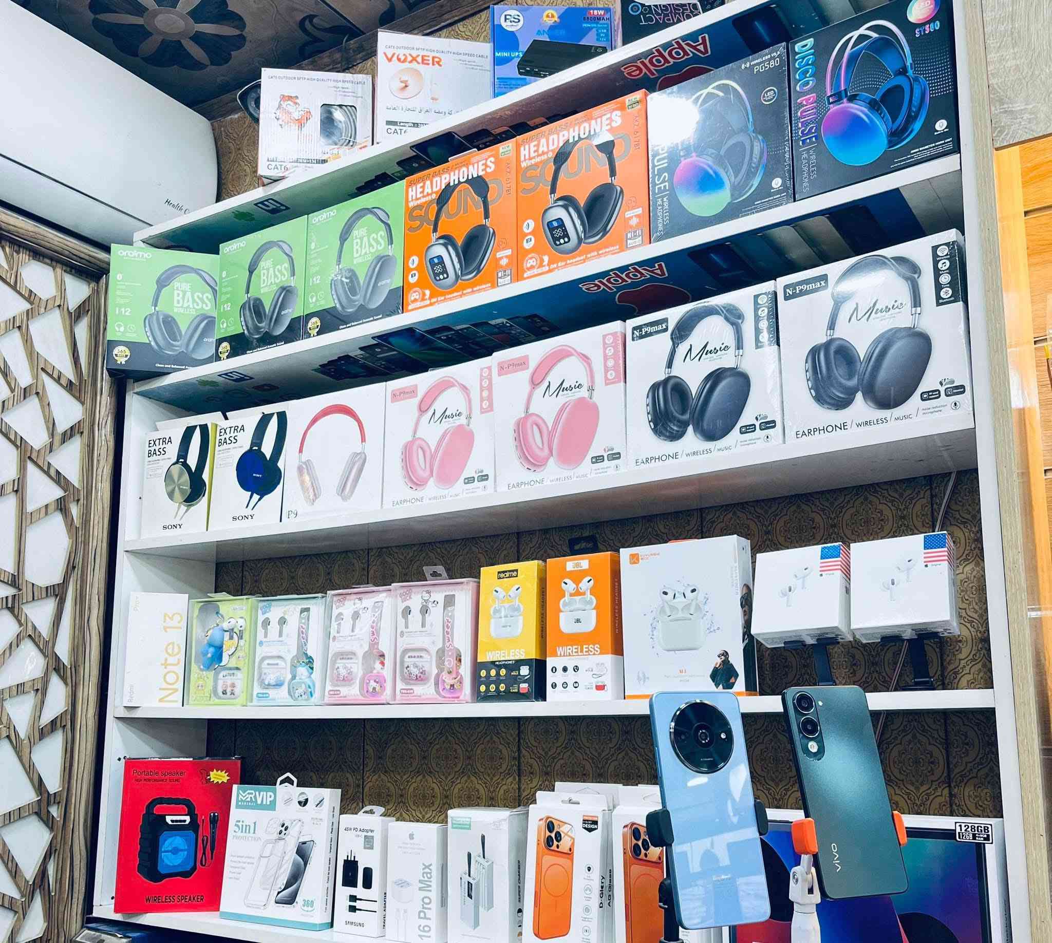 سلام عليكم
وجبة سماعات جديدة كل سماعة مكتوب عليها سعرها ع صورة🔥😍

متوفر صيانة وسوفت وير
  عنوان المحل 👇🏼
وسط لمنطقة مقابل حسين ابو جكاير مكتب (الكوثر)
تواصل خاص او واتساب كاظم ***********
