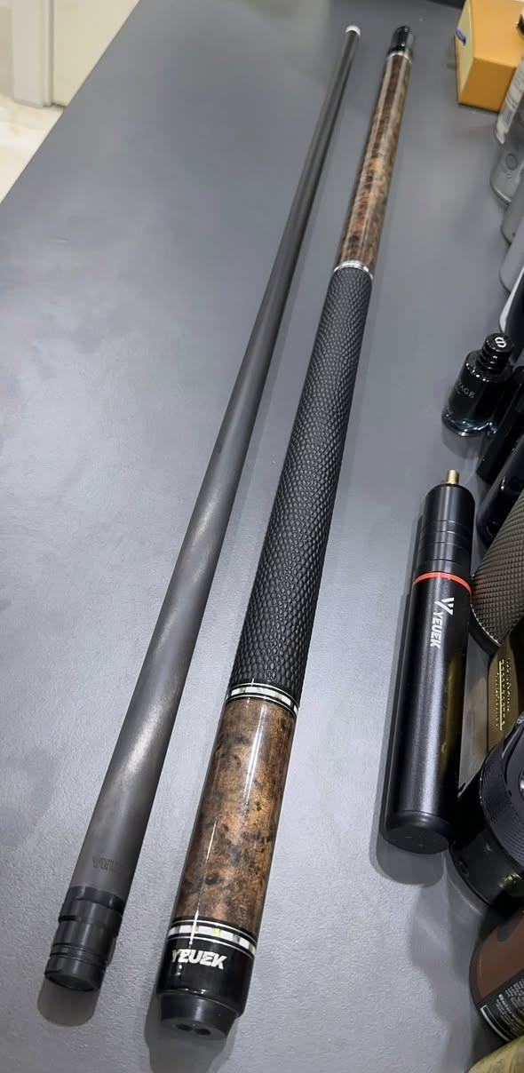 سلام عليكم للبيع كيوب Yeuek
كاربون فايبر مع جنطه وجف مستخدم مره وحده
السعر 200 الف قفل 
للتواصل***********
مكاني اربيل
