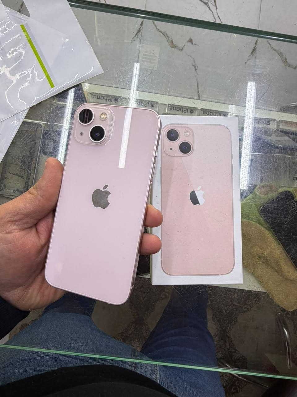 ايفون 13 عادي المميز الوردي
دبل خطين شرق اوسط بطارية 89 
ذاكرة 128 وملحقاته كاملة نظافته ١٠٠/١٠٠  
((( السعر مناسب ومرتب 💙 )))
وشعندك للبيع او مرواس او تشتري كلشي نستقبل راسلني عالخاص عنواني النجف 
*********** رقمي هذا للاستفسار
