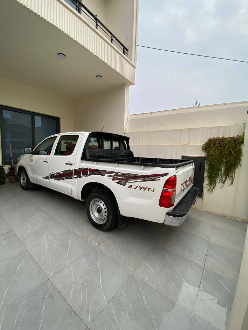 تویتا  هایلۆکس مــەرزییـە(2013) گێڕو مەکینە بەشەت گێر عادیە  سـەنەوی بەناو خۆمانەوەیە تــا(2028)تازەیە کۆبۆن بەنزینی هەیە  ژ.م[***********]
