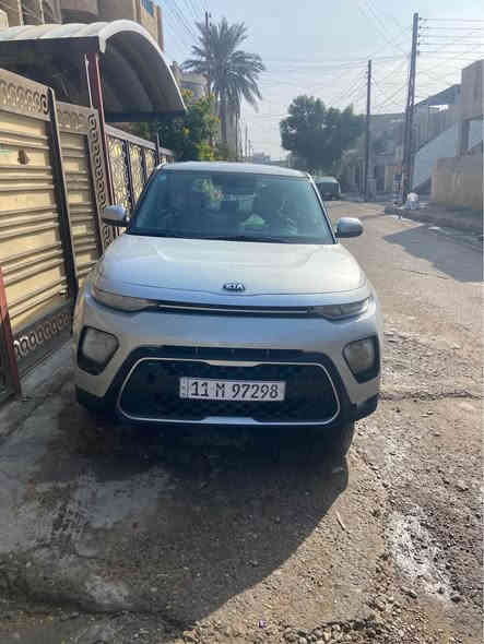 السلام عليكم للبيع كيا صول وارد أمريكي موديل ٢٠٢٠ حادث كلش بسيط حافة البنيد ونفسه مصلح وهنا بلعراق بيها فقط صبغ باب سايق وجنطة بدون دواخل شواصي لغود تكم حوض كلهن كفاله سيارة رقم بغداد الجديد مكينه ٢٠٠٠ دوش 
السعر ١٢٣ ورقة 
مكان سيارة حي جهاد 
***********
*********** بغداد
