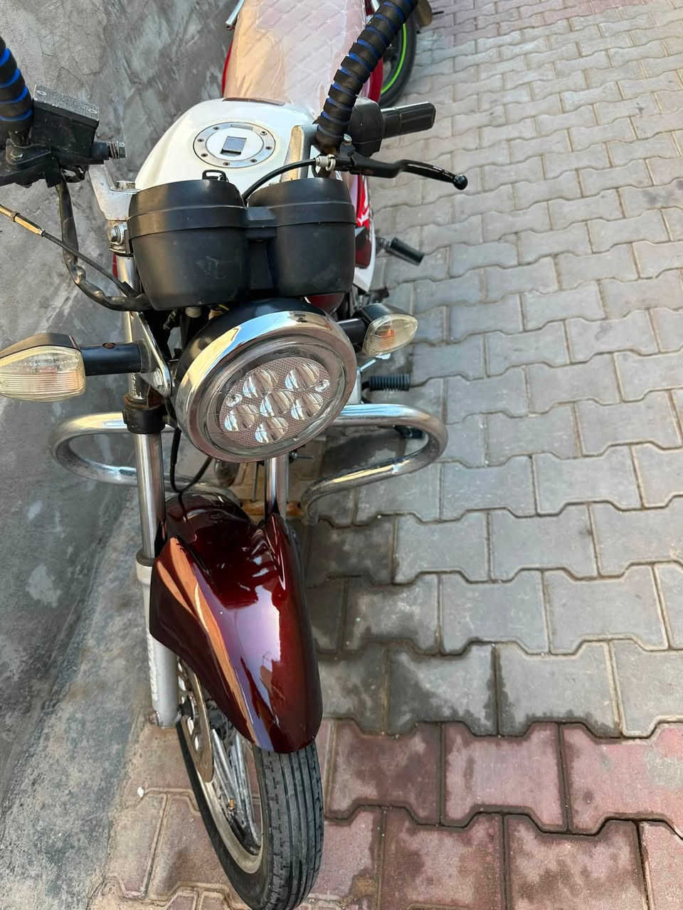 يالله للبيع ماطور هيوشه موديل ٢٠١٧ دراجه حلوه محرك ناعم كهربيات كله شغال تجي وتشوف بعينك سعر ٤٠٠وبيه مجال مكاني التاميم ٨شباط ***********متواجد خاص
