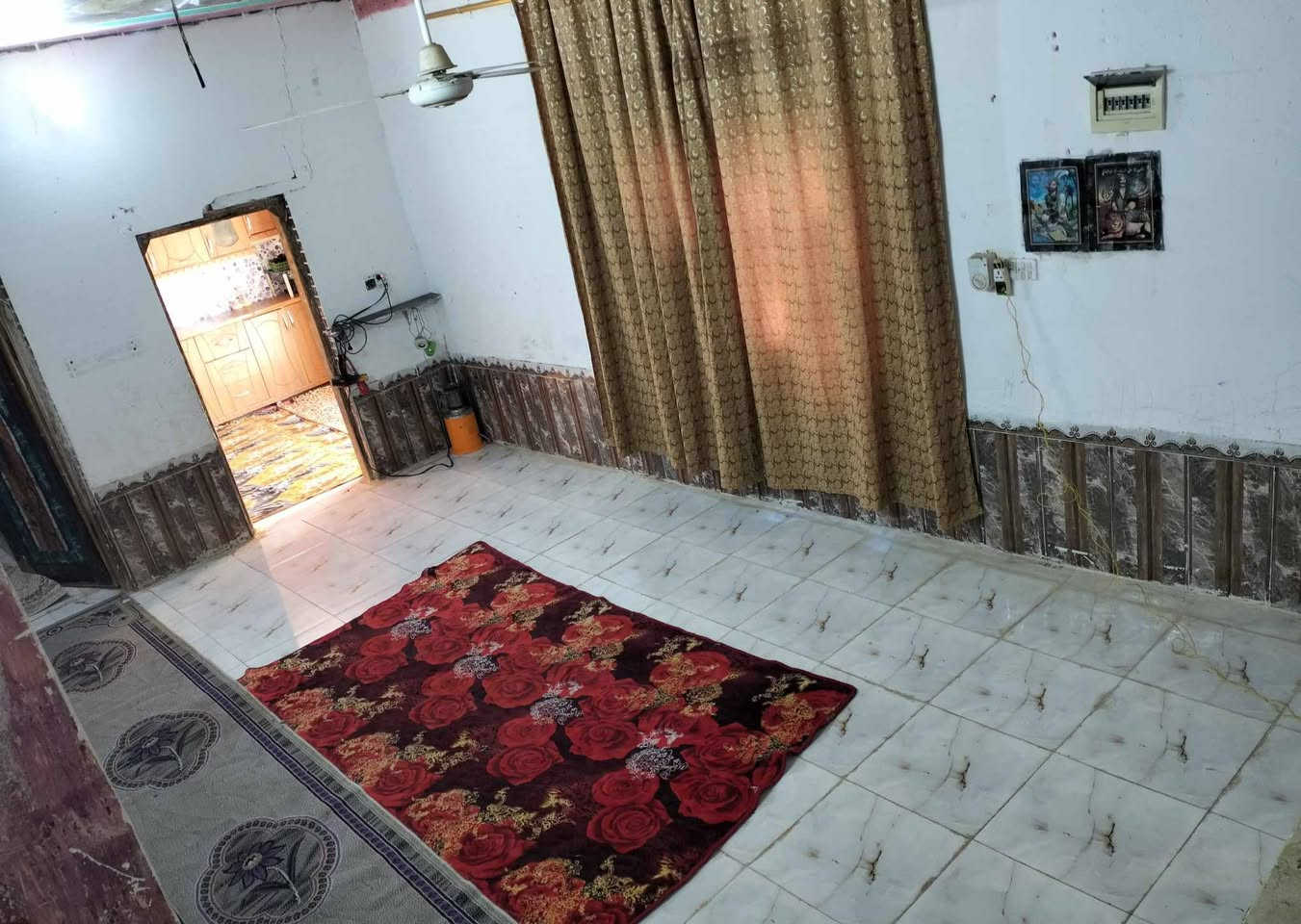 بيت زراعي للبيع المساحه ٢٠٠متر بناء غرف ٢ وصاله ودوانيه ومطبخ ومجمع صحي خارجي وداخلي خدمات ماء مدارس مستوصف شوارع مجاري كامل من كل الخدمات المكان الشطره البدعه خلف المستوصف السعر ٣٠ بي مجال ‏‪***********‬‏وات ساب
