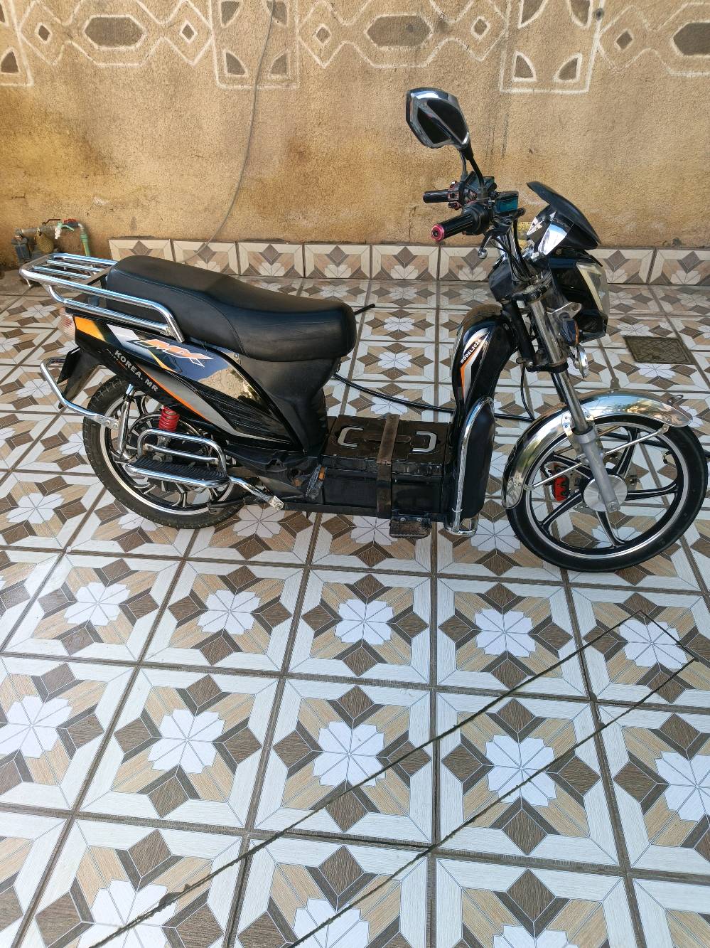 دراجه شحن شبه جديدة نظيفة شرط الفحص أمام صاحب الدراجة السعر 500 وبي مجال الشراي يتصل مكاني ديالى بهرز