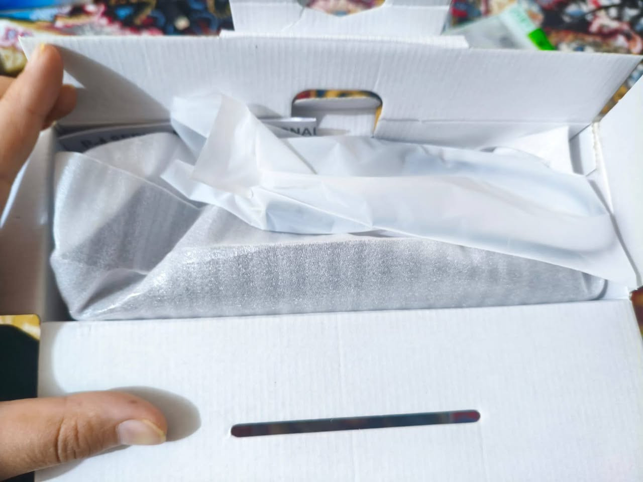 بلاستيشن 4 سلم مهكر نضام 12.52 ذاكره 500 مع هارد 360 لوك ستيكر ما مصلح نضيف جدا مع يو بي اس لحمايه الجهاز مشحون 3 مرات مع ستاند مبرد يجي وي الجهاز جوستكين وحده اصليه والثانيه تجاريه درجه اولى الجهاز محمل باقوى الالعاب بسعر 345 الف 
مكان : كربلاء
تواصل : ***********
