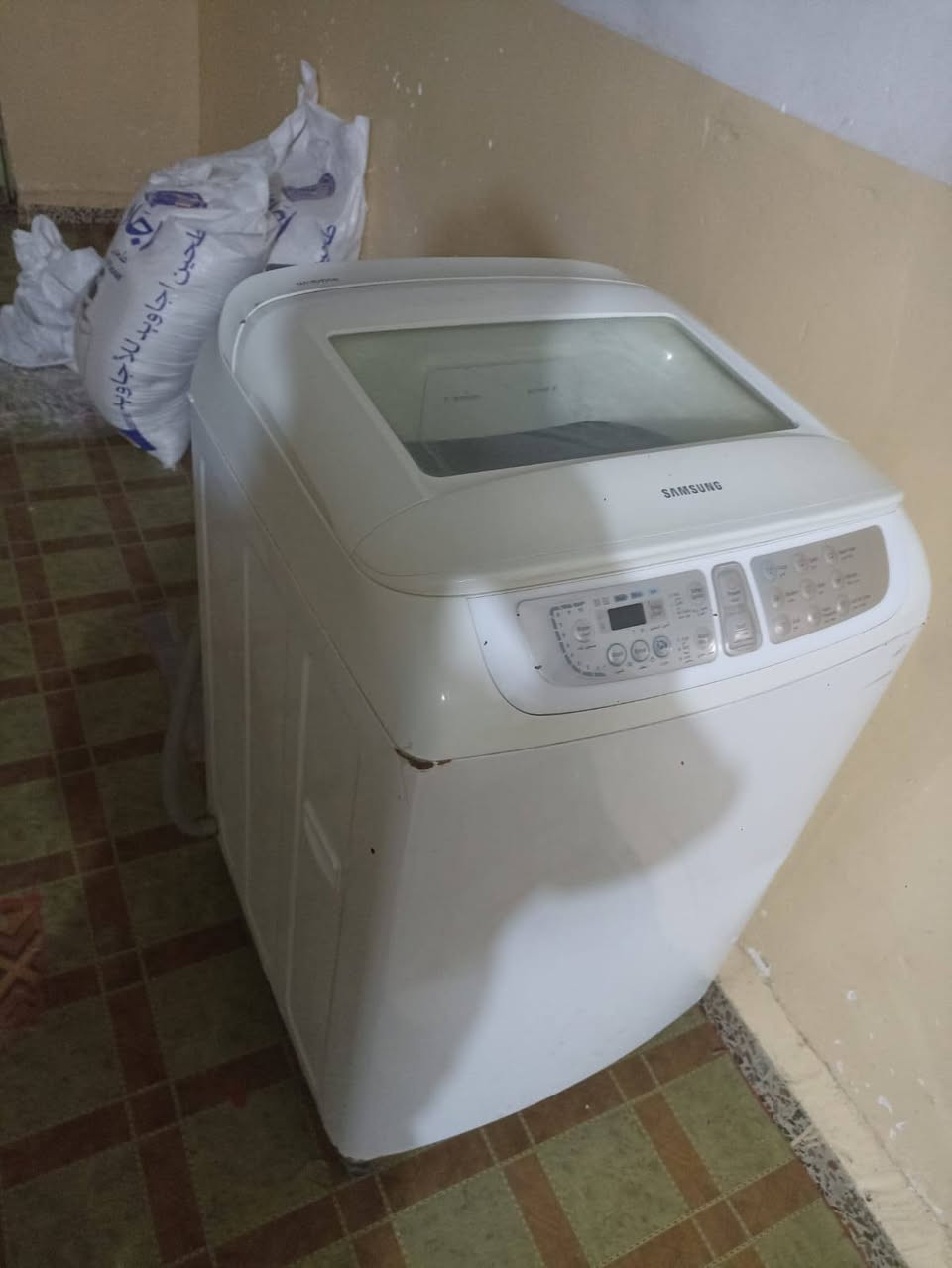 غسالة الاتوماتيك  للبيع المكان كربلاء العطيشي ب350 للتواصل على ***********
