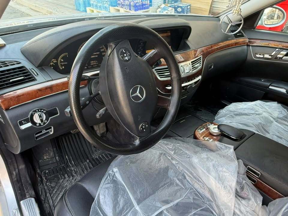 للبيع مرسيدس S350 موديل 2009
* جاهزة من كل النواحي.
* الضرر: شامل خلفي والهلال.
* 5 بردات.
* منظور ليلي (Night Vision).
* رادار (Distronic).
* فتحة سقف بانوراما.
* شفط أبواب.
* مقاعد جلد كهربائية جديدة.
* تدفئة وتبريد للمقاعد الأمامية والخلفية.
* شاشة وكالة مع نظام ملاحة.
* كاميرا خلفية وحساسات أمامية وخلفية.
* نظام تعليق هوائي (AIRMATIC).
* مصابيح زينون ذكية متحركة.
* مقود متعدد الوظائف.
* ستائر كهربائية.
* تكييف أوتوماتيك متعدد المناطق.

السعر: 16,500 دولار.

مستعجل بالبيع، والسعر قابل للتفاوض بالمعقول بعد المعاينة. السيارة تستحق والفحص خير دليل.

للاستفسار والاتصال: ***********
