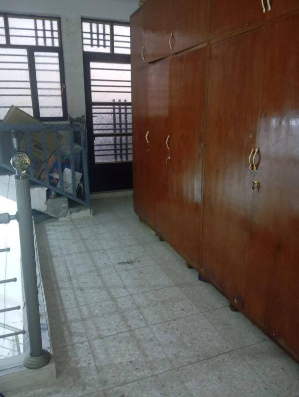 السلام عليكم %بيت للبيت 100متر بناء 2025بناء درجه اولى ومثل مشفون الصور والفيديو العنوان حي البساتين حي السلام بفرع ابو حسين المختار وصاير بصف فرع الزوار قريب ع المنطقه الضباط للاستفسار ع البيت الاتصال ع الرقم *********** بيع نقد فقط
