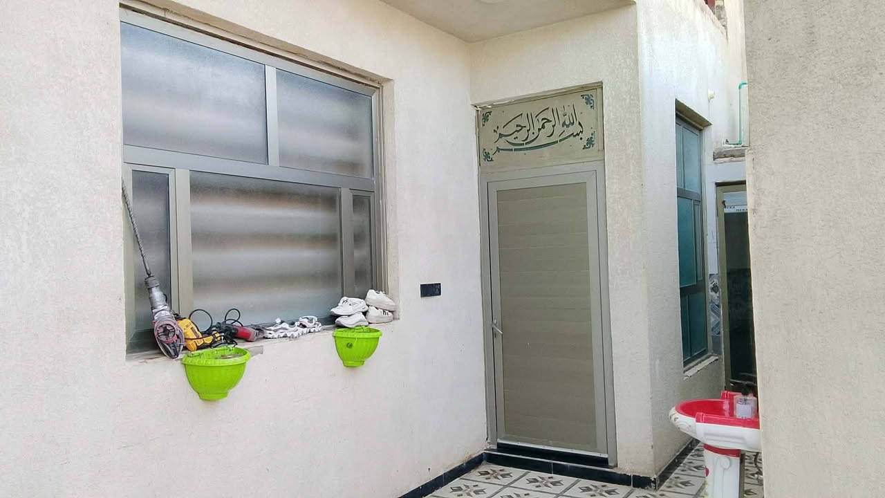 بيت للبيع .طابقين مطلوب اسكان 41.التسديد الشهري/235 الف/السفحة الأولى مقابل جسر المشاة على شارع 30 السايدين 
هاتف/***********
