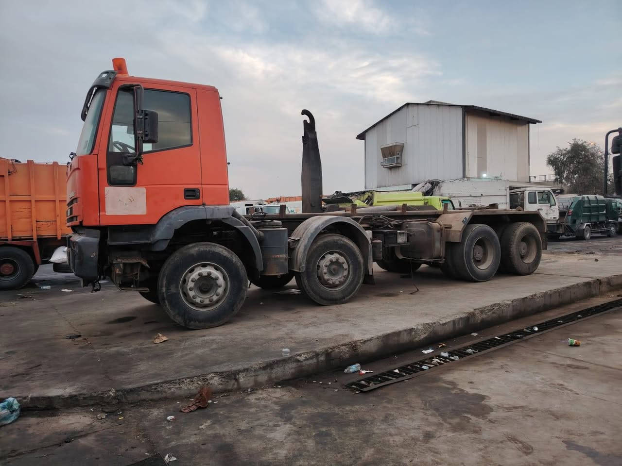 افيكوو رافعه حاويات رقم انشائيهطوله ٧متار عكرب بلادي أصله خباطه
تعمل بلديه الرشيد هيه اوشغله 
مكينته بيه كازكيت موديل 2000
تحويل مباشر بسم المشتري  
تصل ***********
سعرهه مناسب
