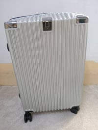 جنطة سفر • طول ٧٠ عرض ٤٠ • ضرر بسيط