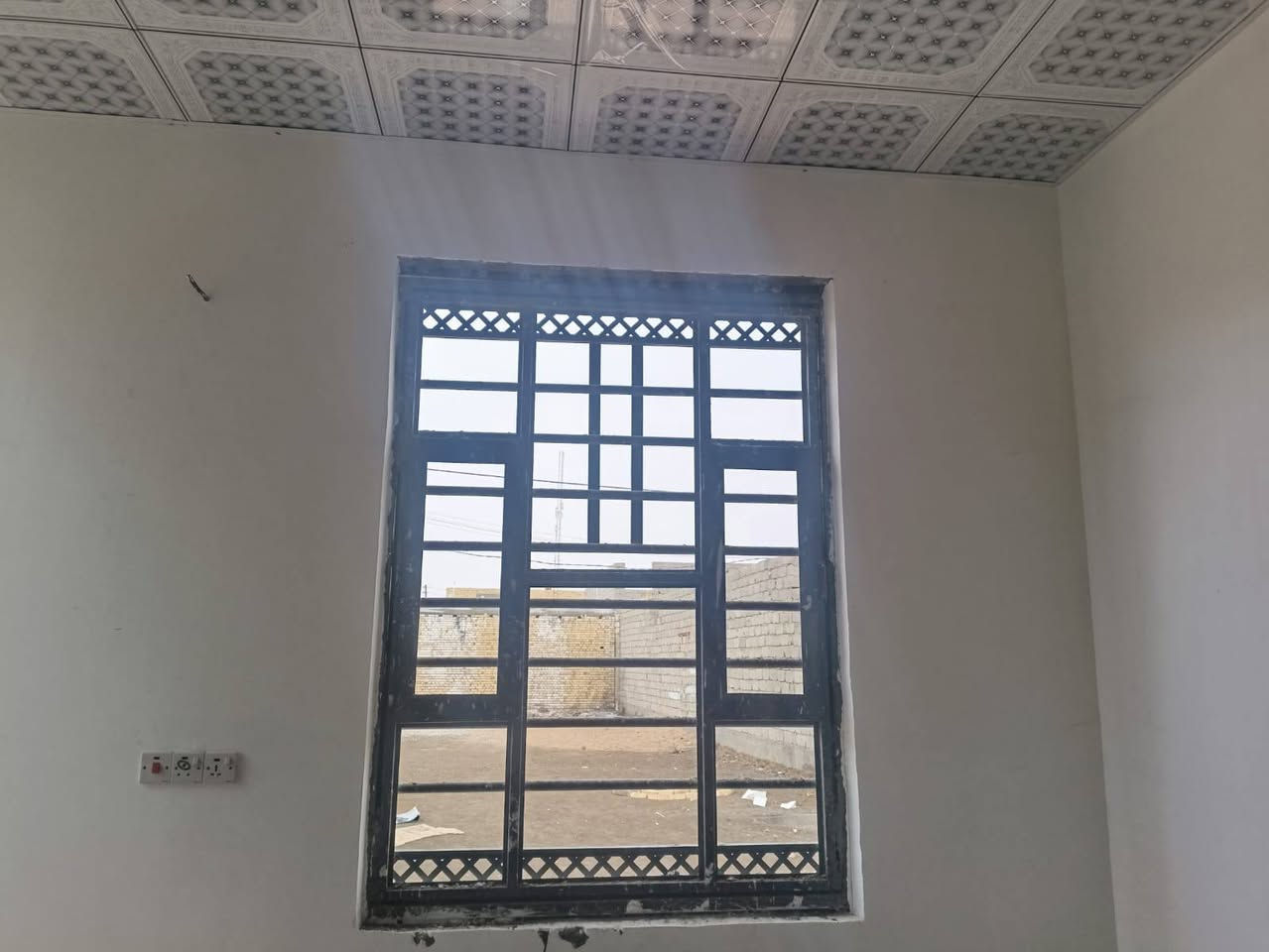 السلام عليكم بيت 200 متر دور سيد حمزه مرتب غرفتين صاله ديوانيه اتصال على على الرقم ***********
